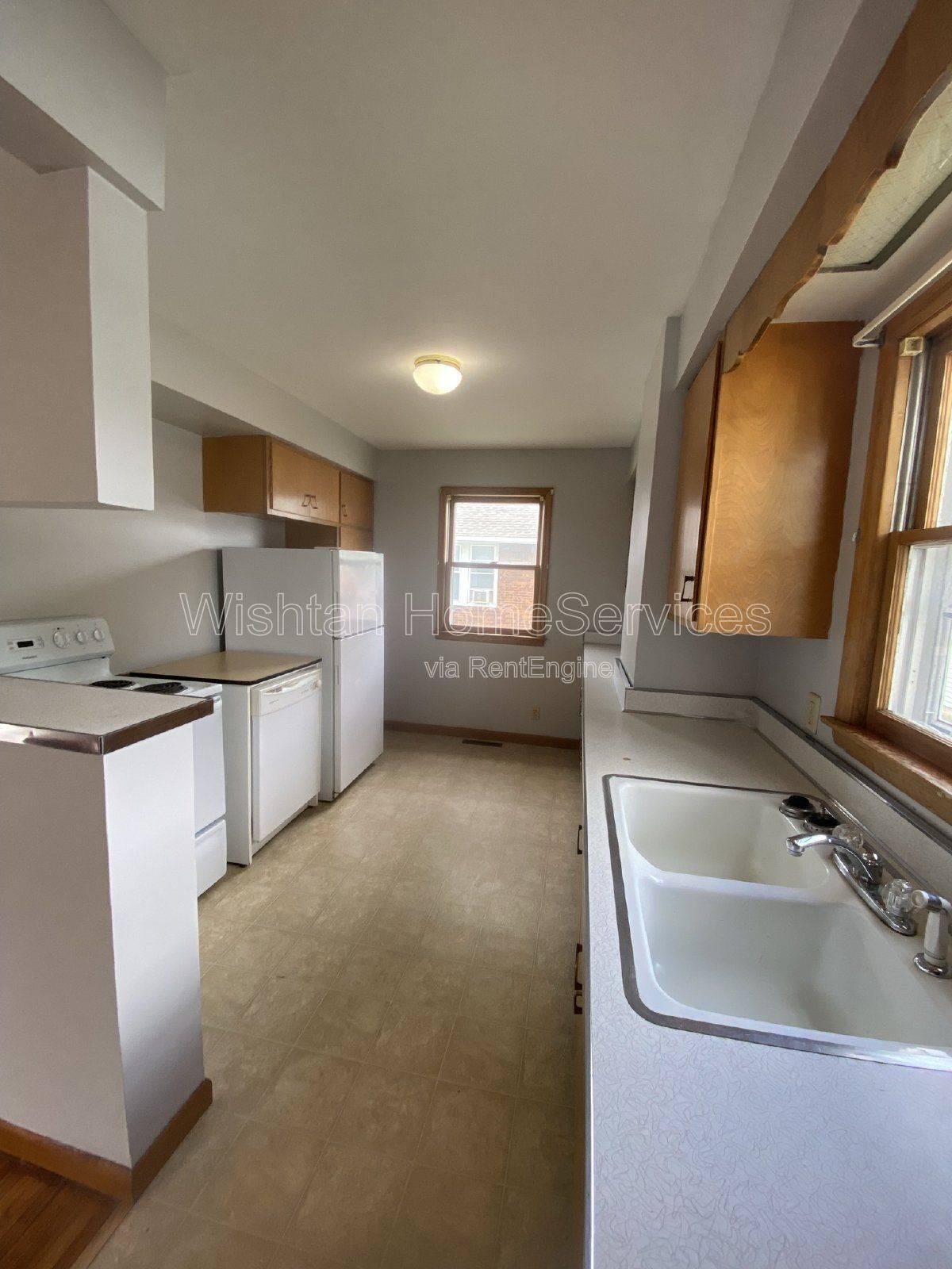 Charming 3-Bedroom Home with 2 Full Baths in Macomb, IL - Don't Miss Out! property image