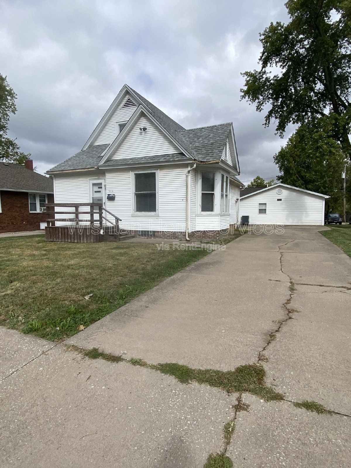 Charming 3-Bedroom Home with 2 Full Baths in Macomb, IL - Don't Miss Out! property image