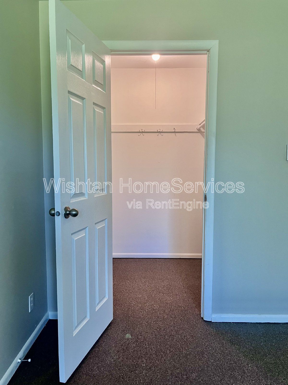 Charming 1-Bedroom Apartment in Macomb with Modern Amenities. property image