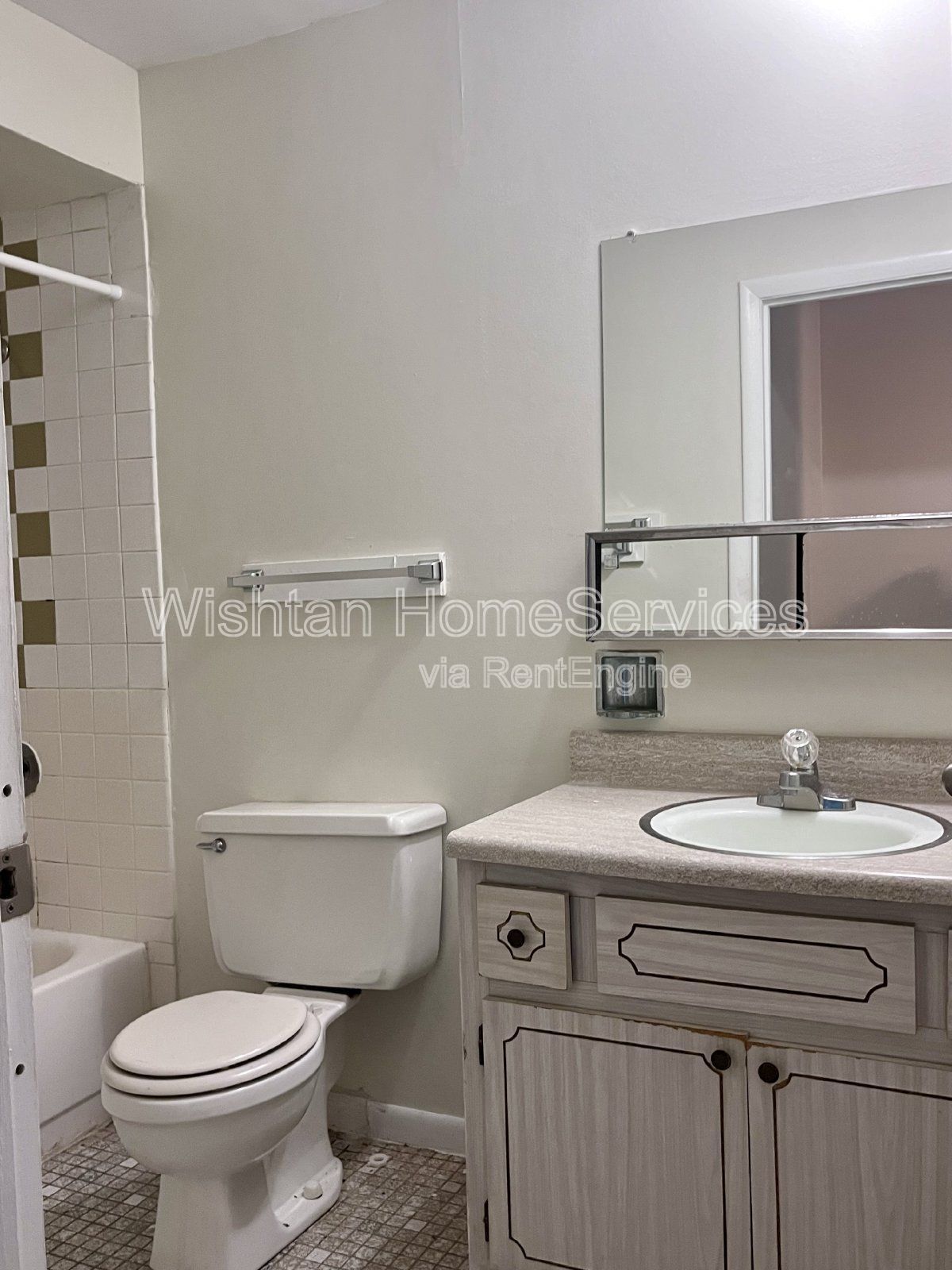 Charming 1-Bedroom Apartment in Macomb with Modern Amenities. property image