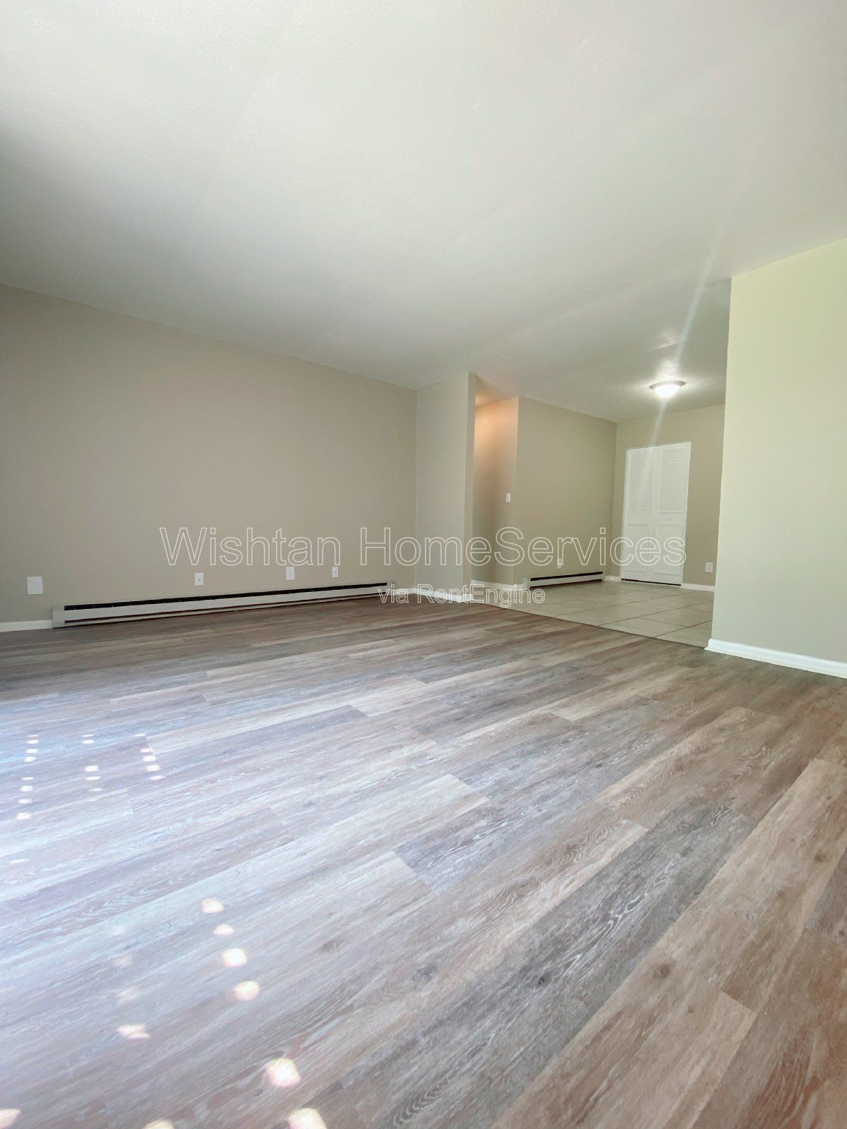 Charming 2 Bed Apartment in Macomb, IL with Spacious Layout and Convenient Location! property image