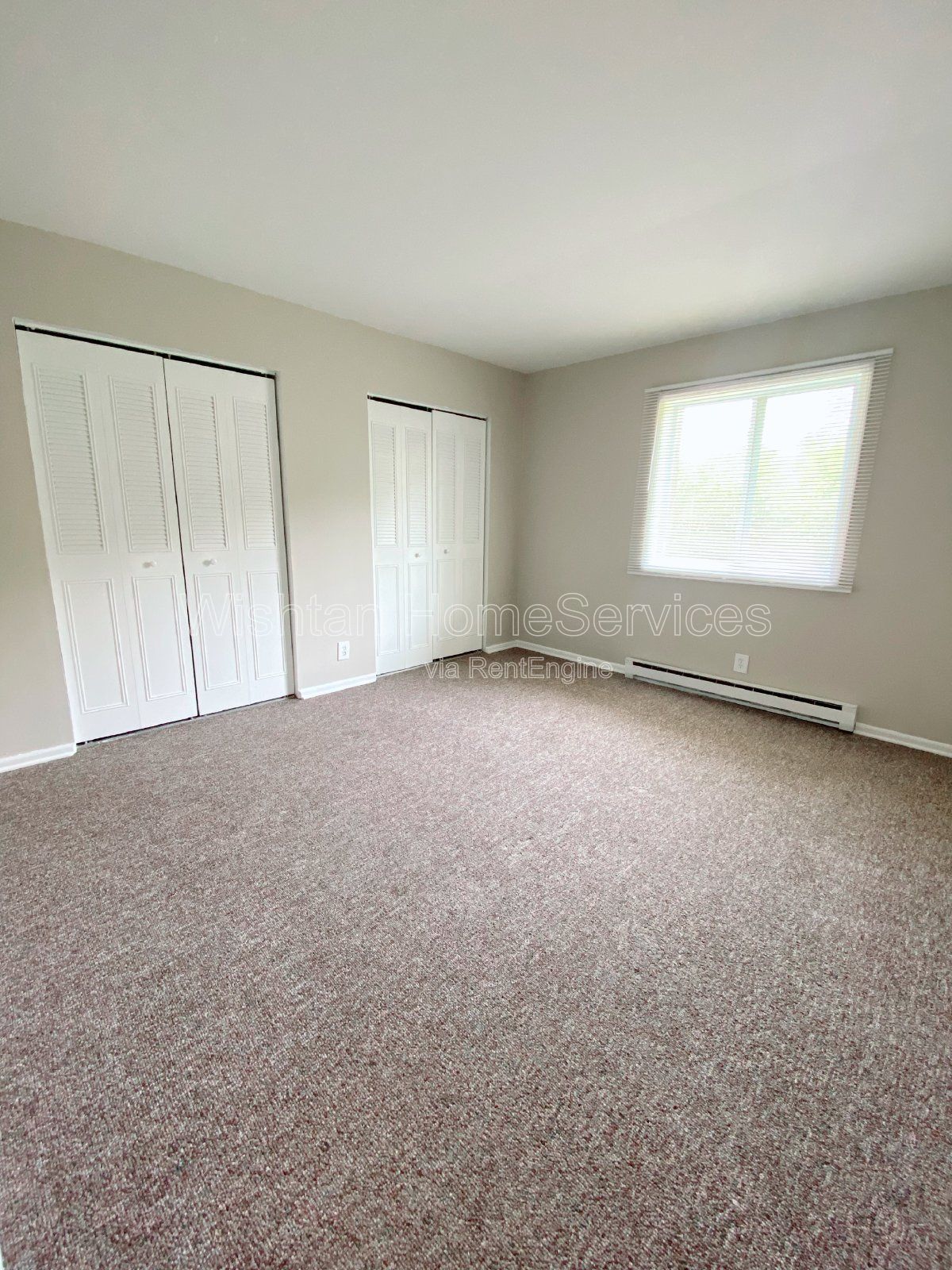 Charming 2 Bed Apartment in Macomb, IL with Spacious Layout and Convenient Location! property image