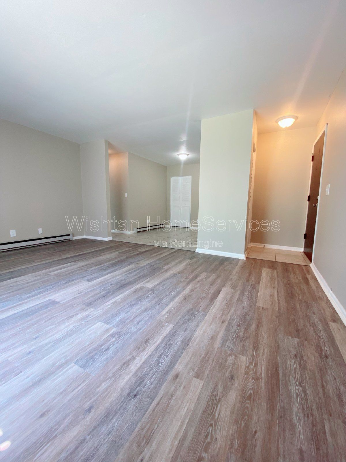 Charming 2 Bed Apartment in Macomb, IL with Spacious Layout and Convenient Location! property image