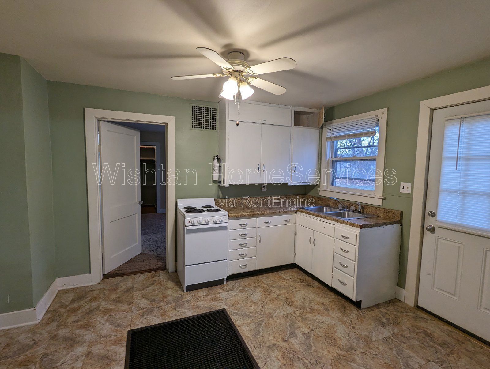 Cozy 1-Bedroom Duplex with Shared Laundry property image