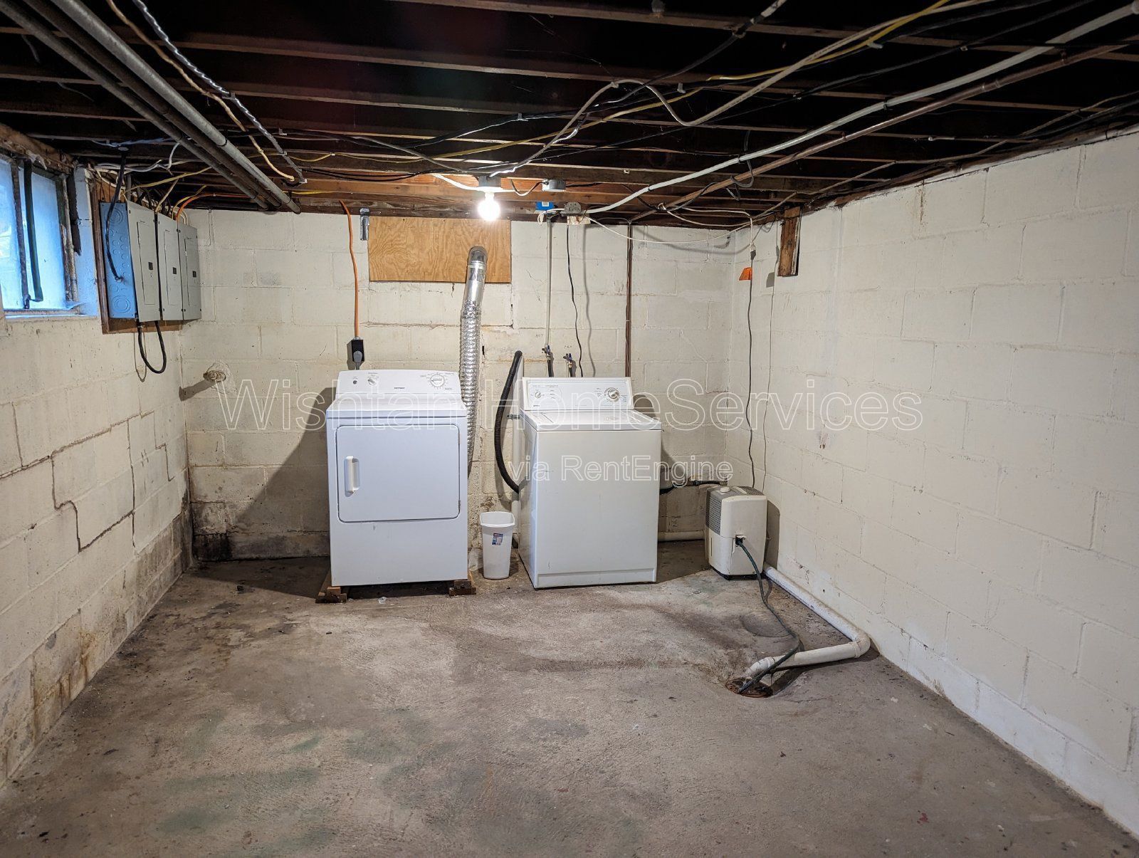 Cozy 1-Bedroom Duplex with Shared Laundry property image