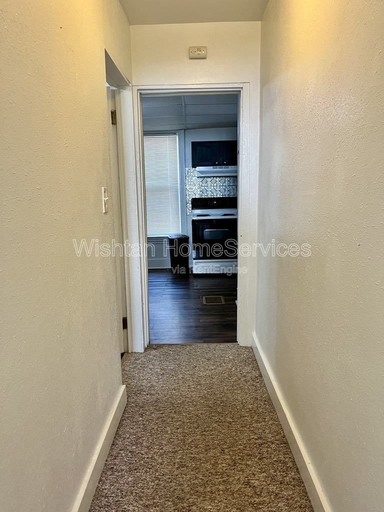 Charming 2-Bedroom Duplex at 322 S Madison St, Macomb – Comfort & Convenience Await! property image