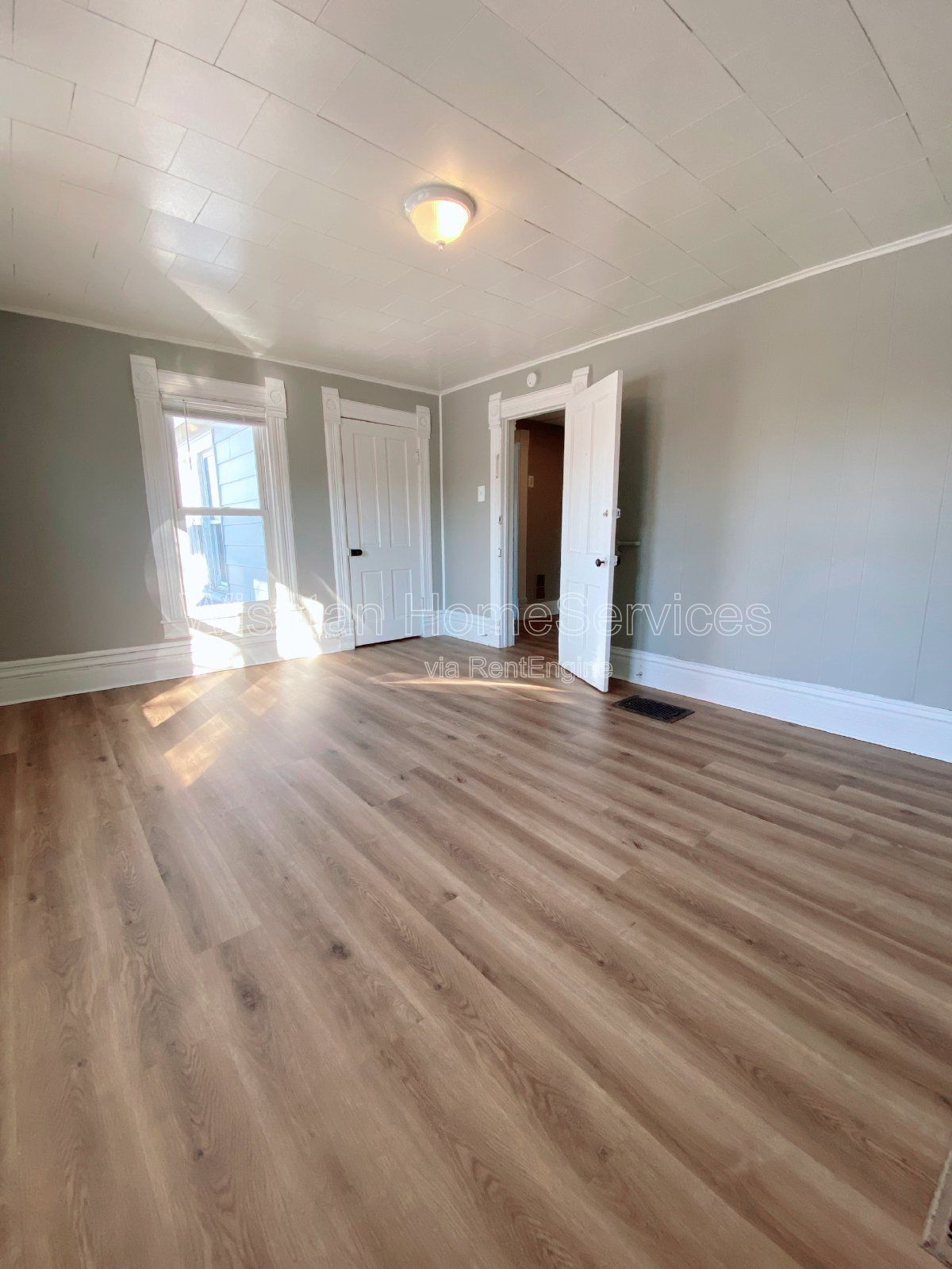 Modern 2 Bed 2 Bath Multiplex in Prime Macomb Location! property image