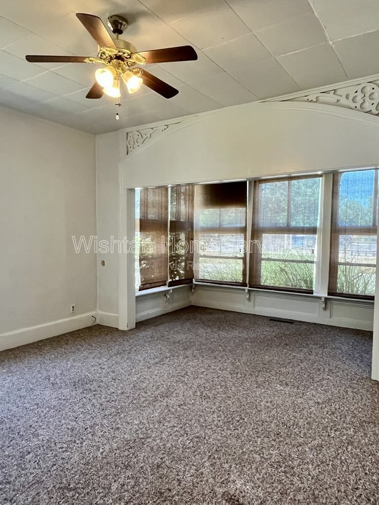 Charming 2-Bedroom Duplex at 322 S Madison St, Macomb – Comfort & Convenience Await! property image