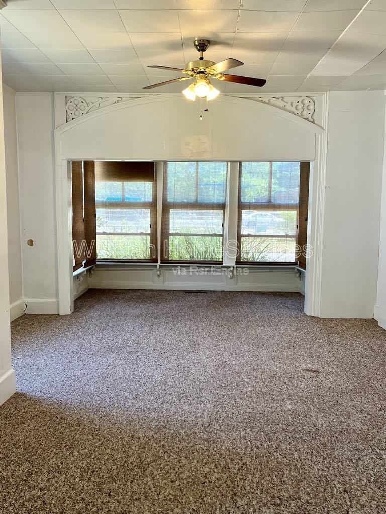 Charming 2-Bedroom Duplex at 322 S Madison St, Macomb – Comfort & Convenience Await! property image