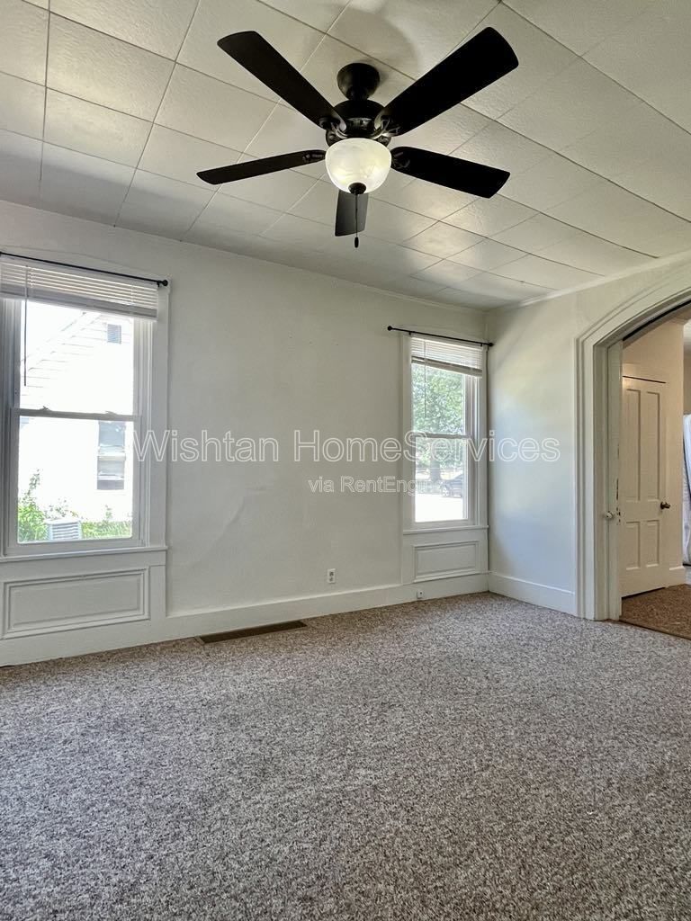 Charming 2-Bedroom Duplex at 322 S Madison St, Macomb – Comfort & Convenience Await! property image