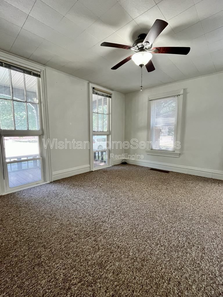 Charming 2-Bedroom Duplex at 322 S Madison St, Macomb – Comfort & Convenience Await! property image