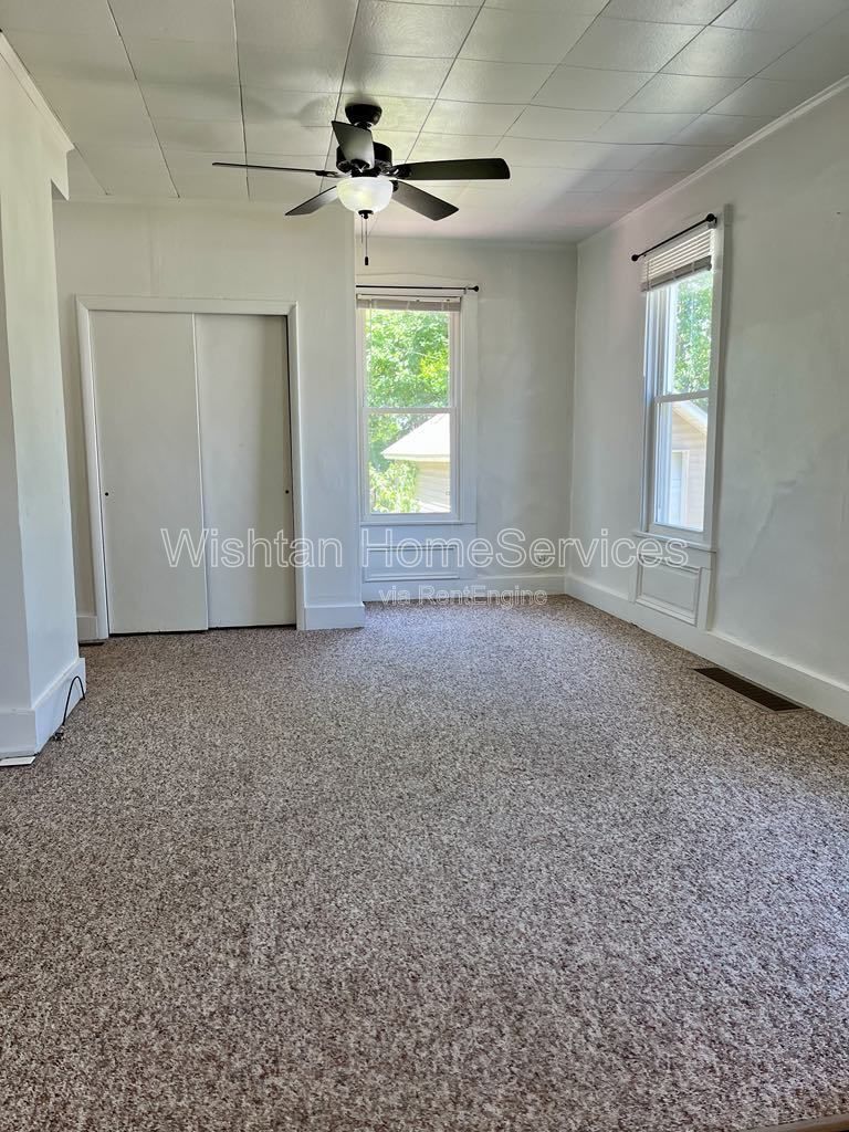 Charming 2-Bedroom Duplex at 322 S Madison St, Macomb – Comfort & Convenience Await! property image