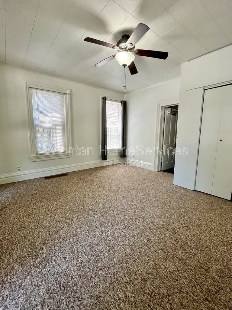 Charming 2-Bedroom Duplex at 322 S Madison St, Macomb – Comfort & Convenience Await! property image