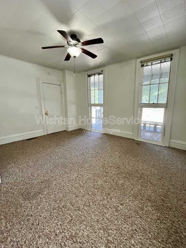 Charming 2-Bedroom Duplex at 322 S Madison St, Macomb – Comfort & Convenience Await! property image