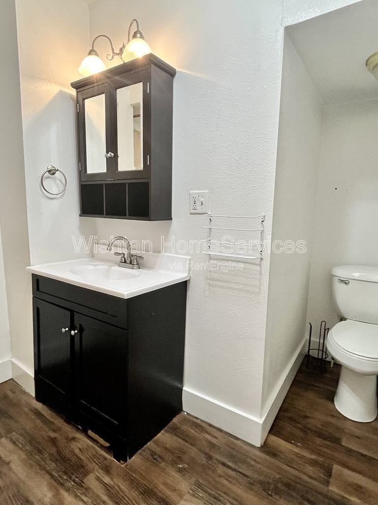 Charming 2-Bedroom Duplex at 322 S Madison St, Macomb – Comfort & Convenience Await! property image