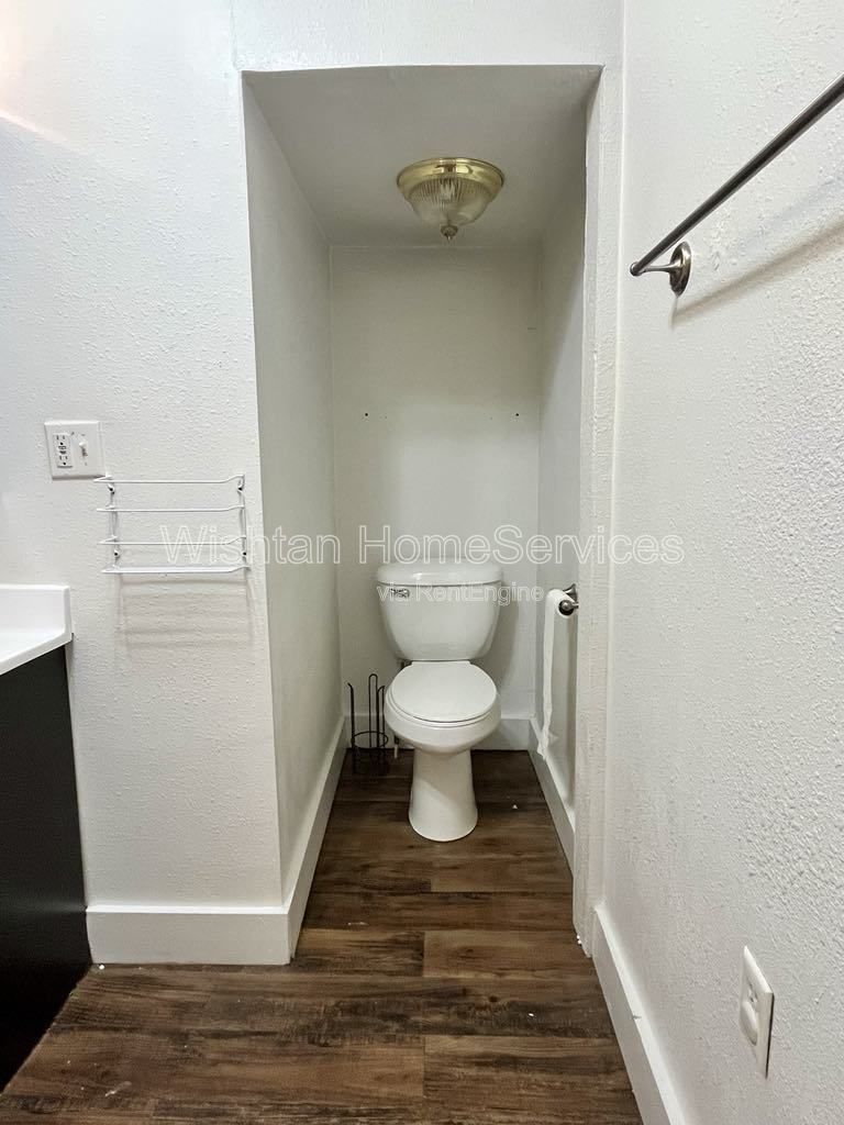 Charming 2-Bedroom Duplex at 322 S Madison St, Macomb – Comfort & Convenience Await! property image