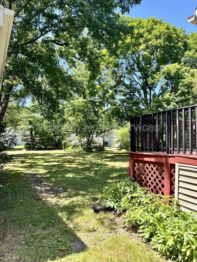 Charming 2-Bedroom Duplex at 322 S Madison St, Macomb – Comfort & Convenience Await! property image