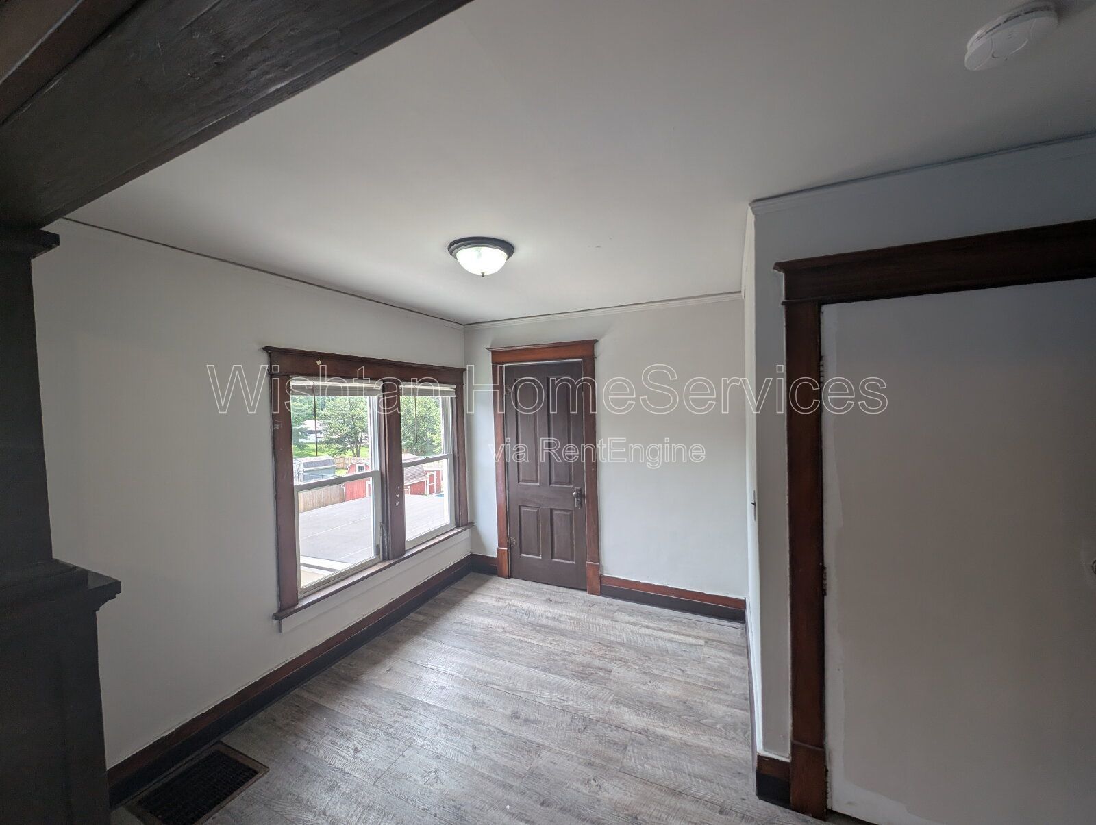 Charming 1-Bedroom Apartment with Classic Character and Modern Updates property image