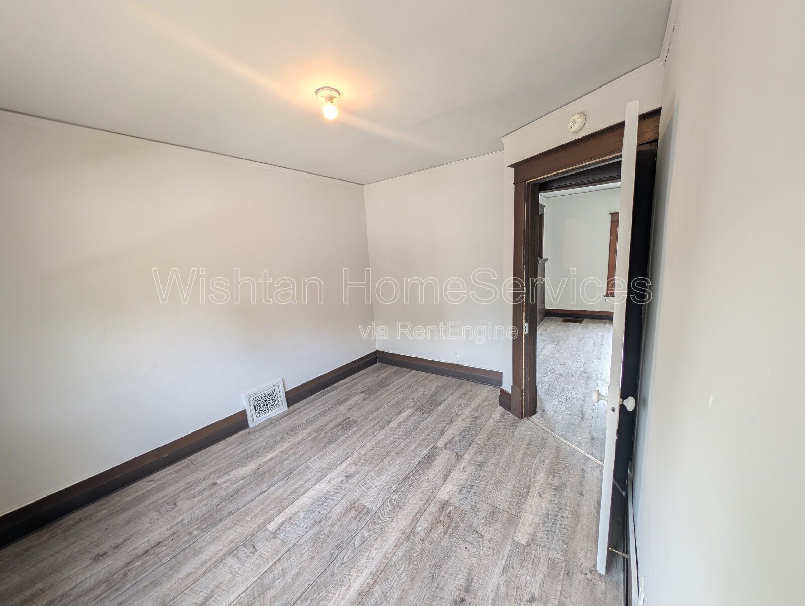 Charming 1-Bedroom Apartment with Classic Character and Modern Updates property image