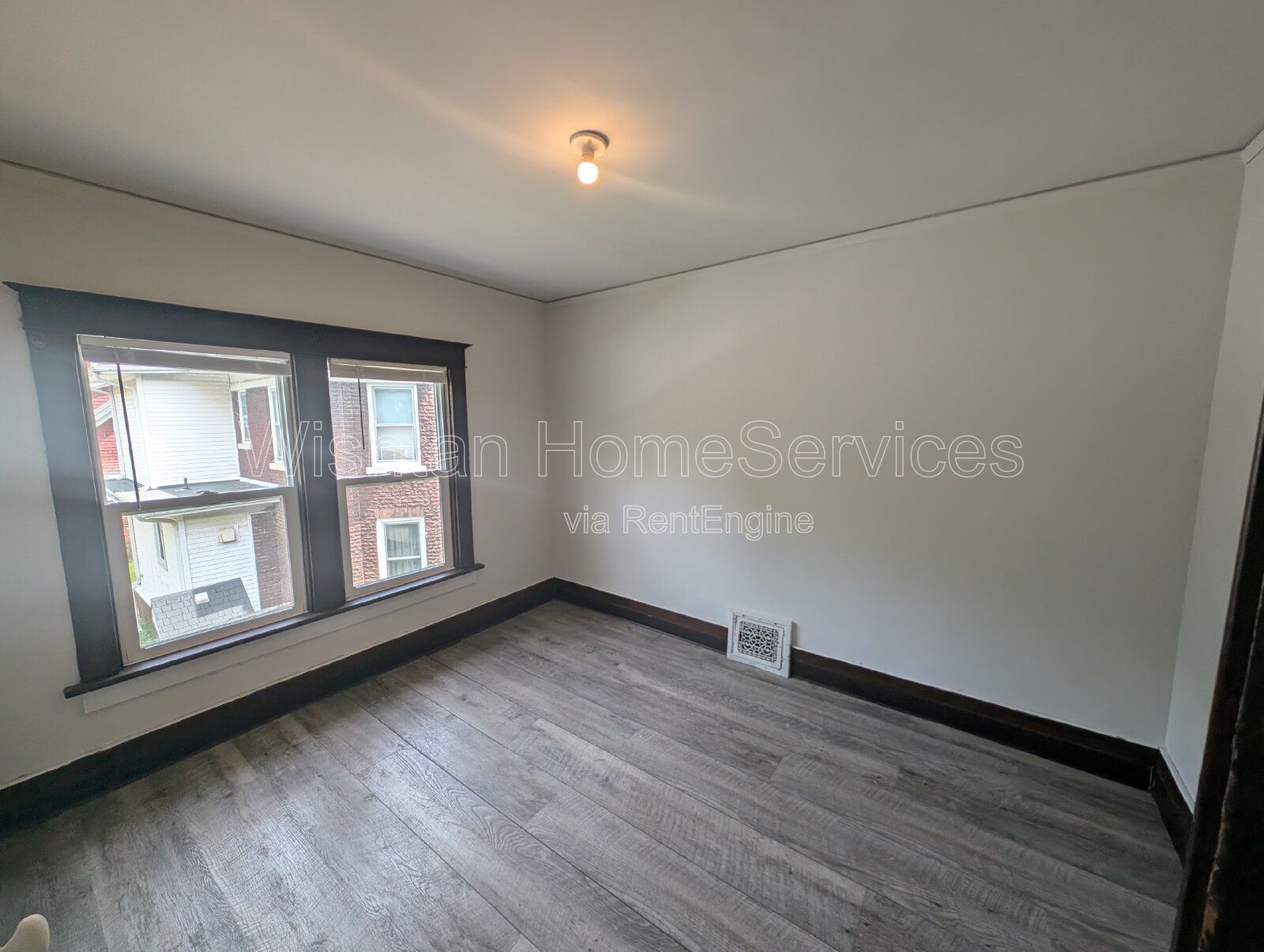 Charming 1-Bedroom Apartment with Classic Character and Modern Updates property image