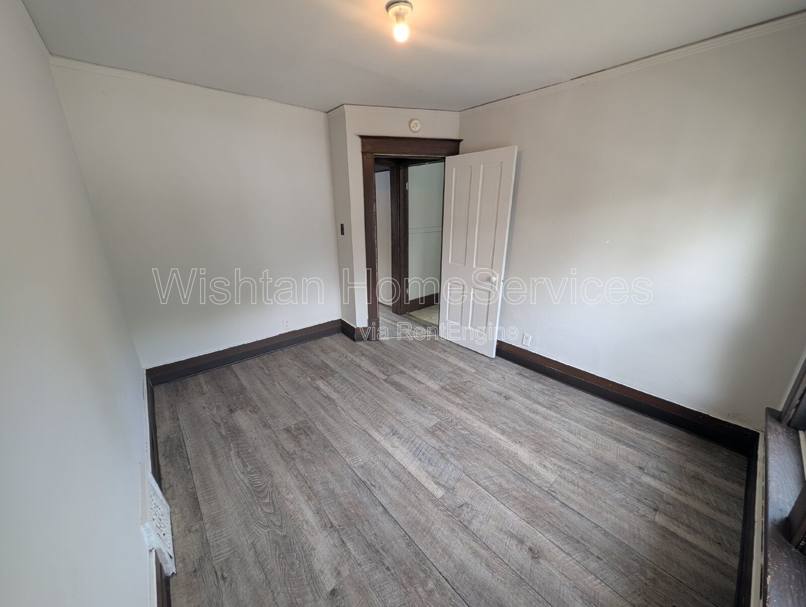 Charming 1-Bedroom Apartment with Classic Character and Modern Updates property image