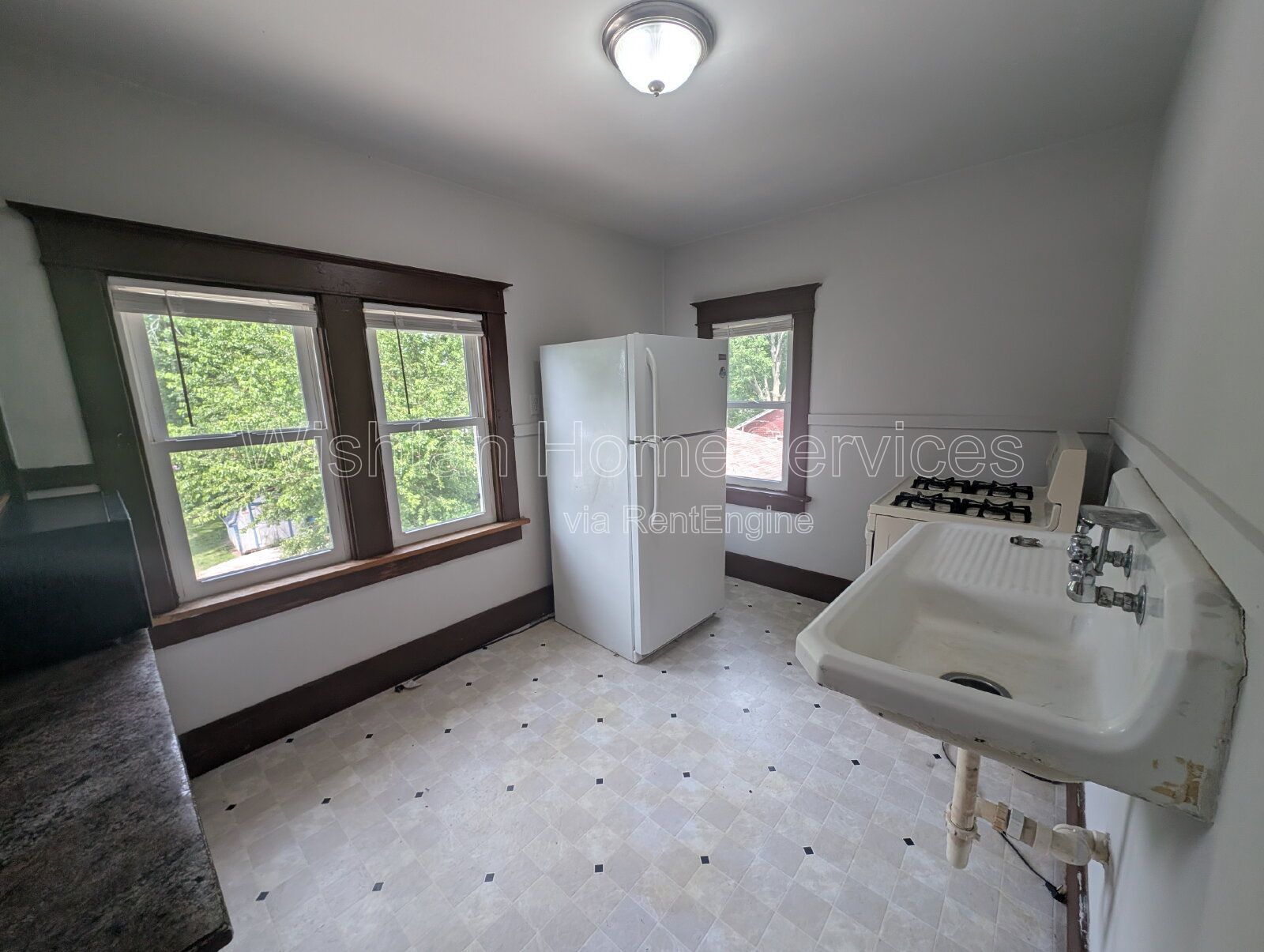 Charming 1-Bedroom Apartment with Classic Character and Modern Updates property image