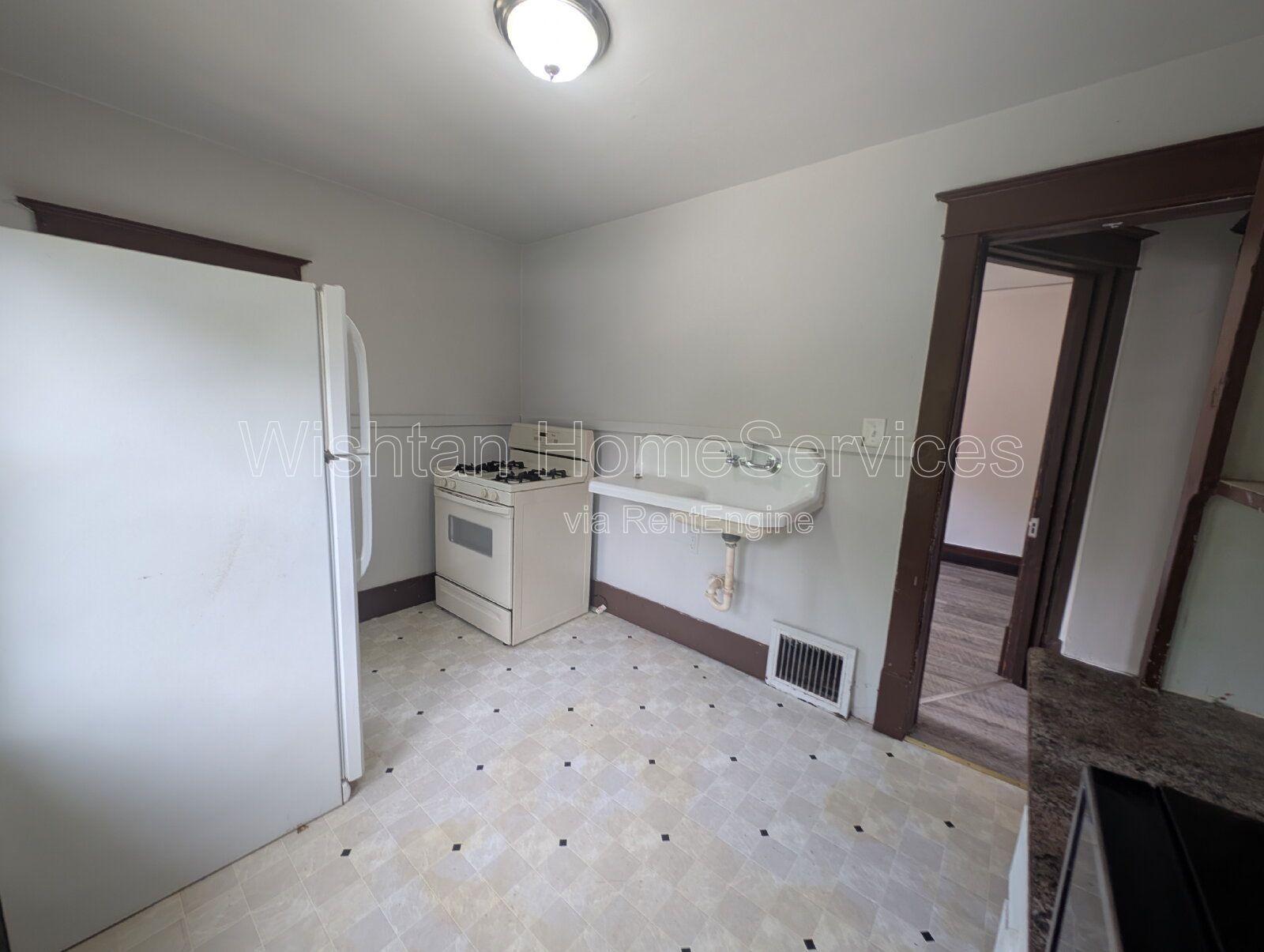 Charming 1-Bedroom Apartment with Classic Character and Modern Updates property image
