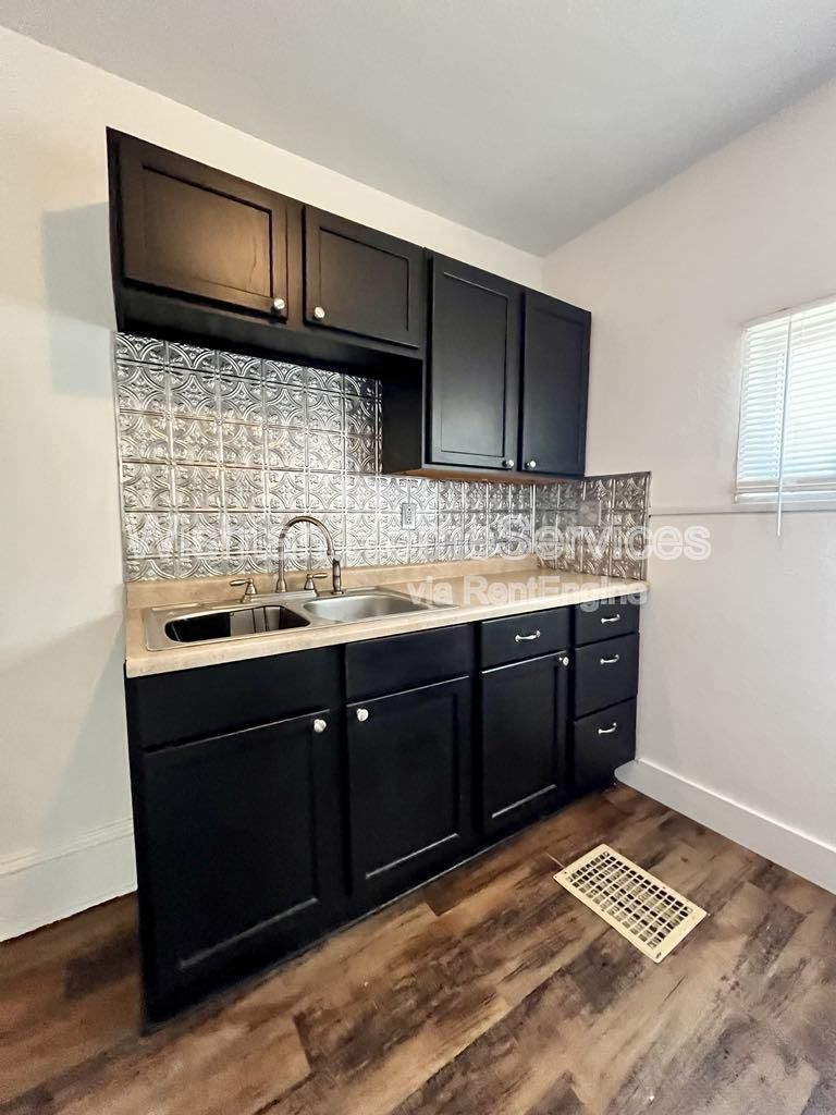 Charming 2-Bedroom Duplex at 322 S Madison St, Macomb, IL – Cozy Living Awaits! property image