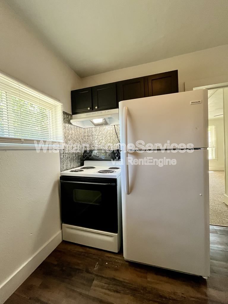 Charming 2-Bedroom Duplex at 322 S Madison St, Macomb, IL – Cozy Living Awaits! property image