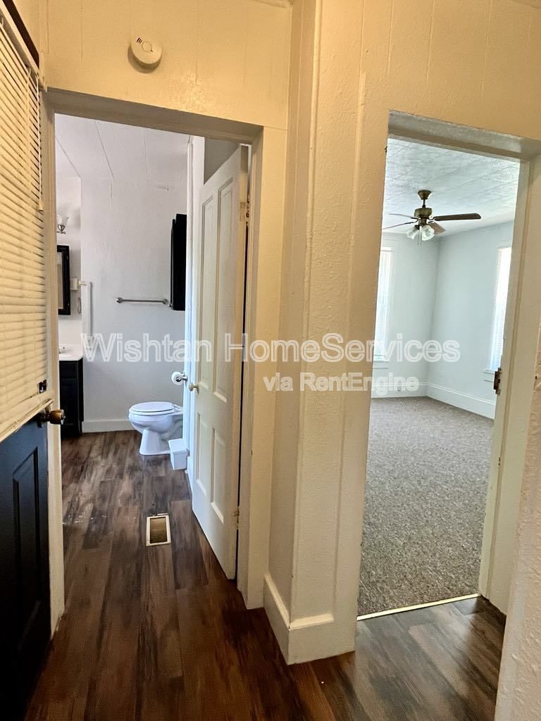 Charming 2-Bedroom Duplex at 322 S Madison St, Macomb, IL – Cozy Living Awaits! property image