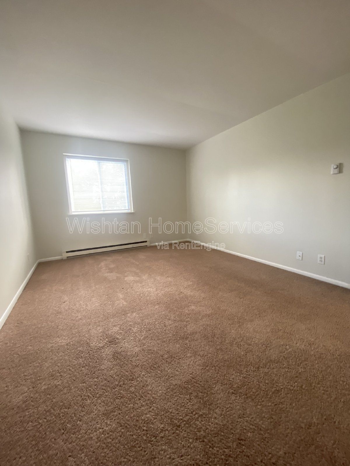 Charming 1 Bedroom Apartment in Macomb, IL with Spacious Layout and Convenient Location! property image