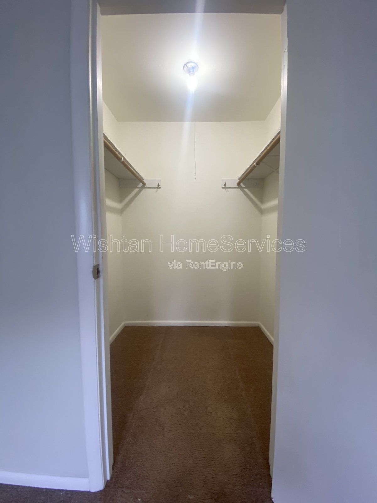 Charming 1 Bedroom Apartment in Macomb, IL with Spacious Layout and Convenient Location! property image