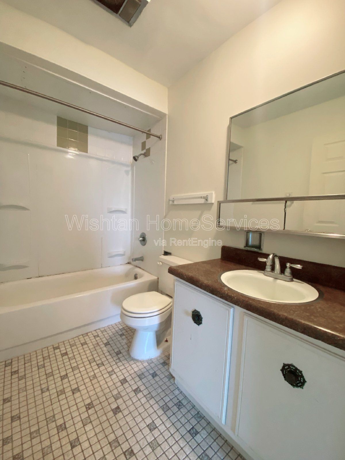 Charming 1 Bedroom Apartment in Macomb, IL with Spacious Layout and Convenient Location! property image