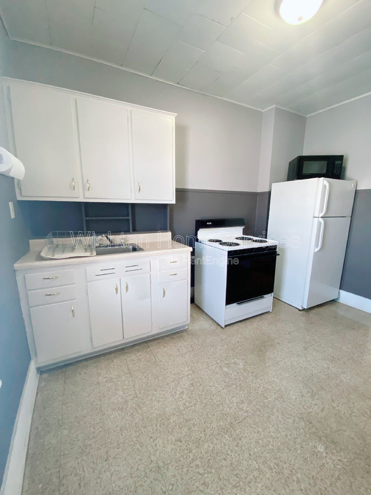 One-Bedroom Retreat on a Quiet Street: Affordable Living with On-Site Laundry. Budget-Friendly Comfort in a Tranquil Setting. property image