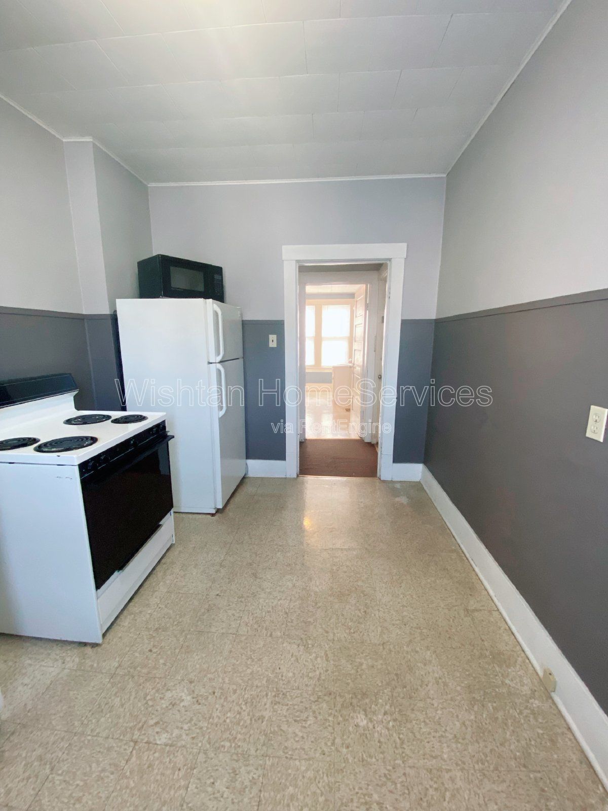 One-Bedroom Retreat on a Quiet Street: Affordable Living with On-Site Laundry. Budget-Friendly Comfort in a Tranquil Setting. property image