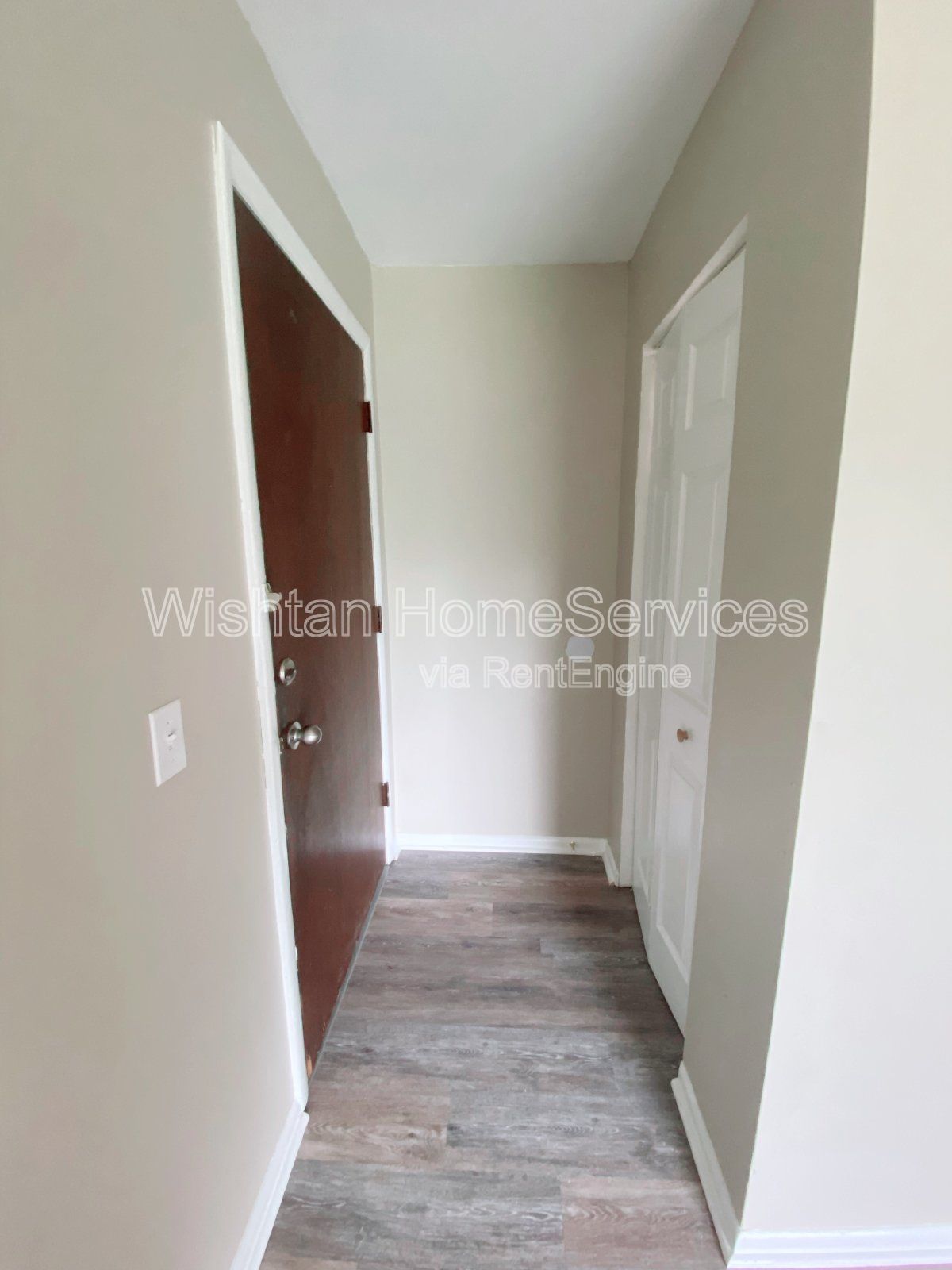 Charming 1 Bedroom Apartment in Macomb, IL with Spacious Layout and Convenient Location! property image