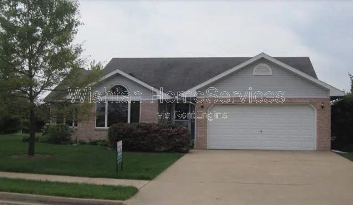 Your Dream Home Awaits – 948 Oakview Drive, Macomb IL property image