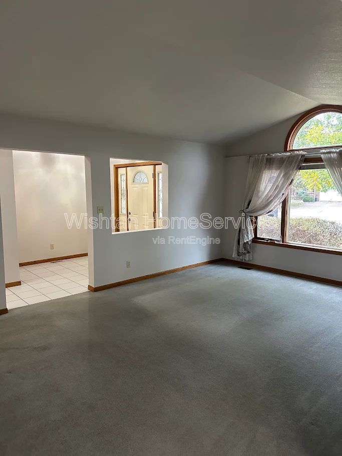 Your Dream Home Awaits – 948 Oakview Drive, Macomb IL property image