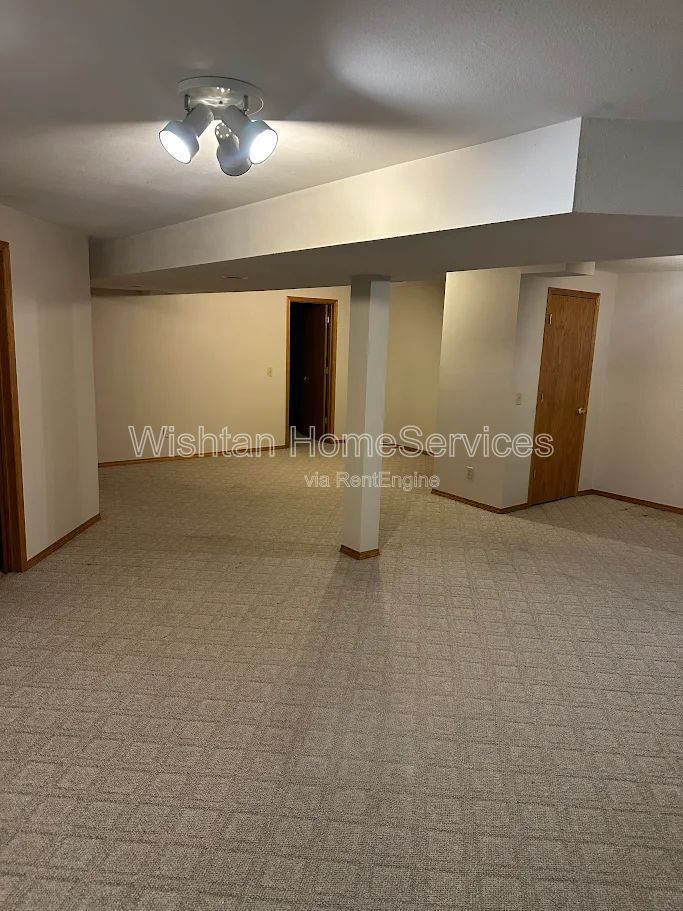 Your Dream Home Awaits – 948 Oakview Drive, Macomb IL property image