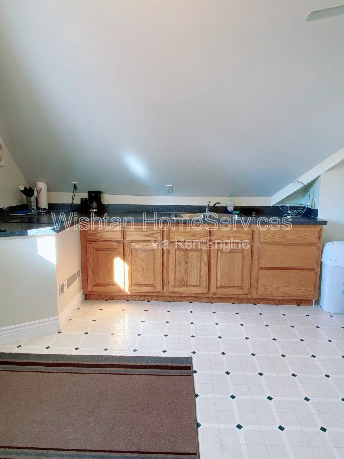 A unique fusion of convenience and luxury. Request a showing today at your new home away from home, 538 N. Randolph St! property image