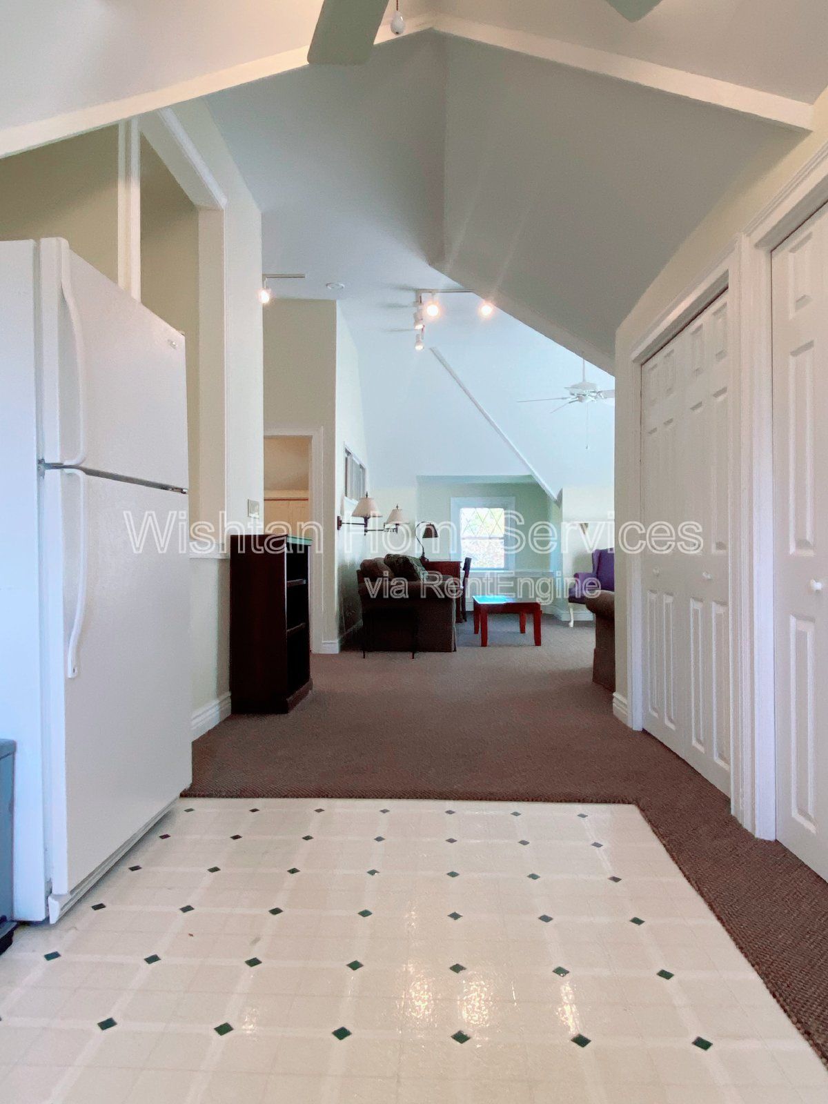 A unique fusion of convenience and luxury. Request a showing today at your new home away from home, 538 N. Randolph St! property image