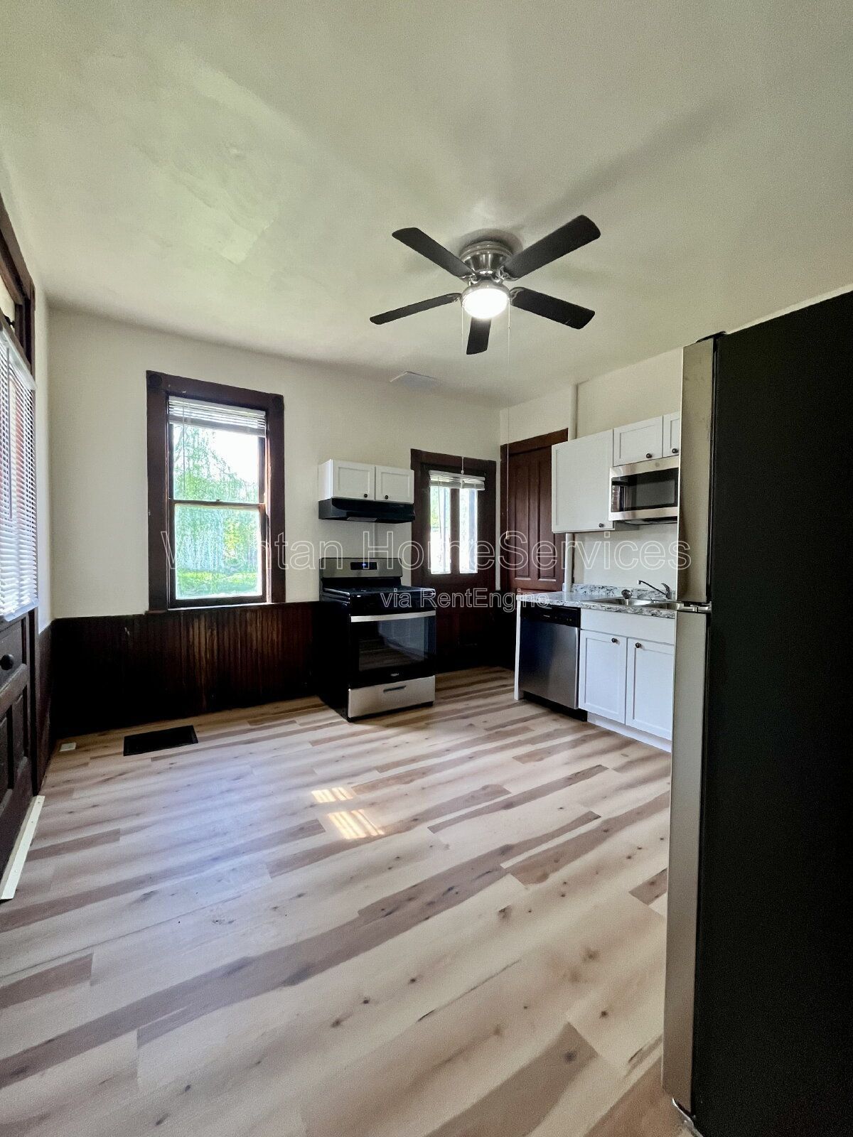 Charming 2-Bedroom Home at 1016 York St, Quincy, IL - Cozy Living Awaits! property image