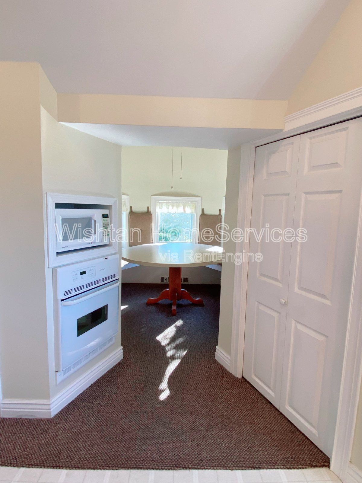 A unique fusion of convenience and luxury. Request a showing today at your new home away from home, 538 N. Randolph St! property image