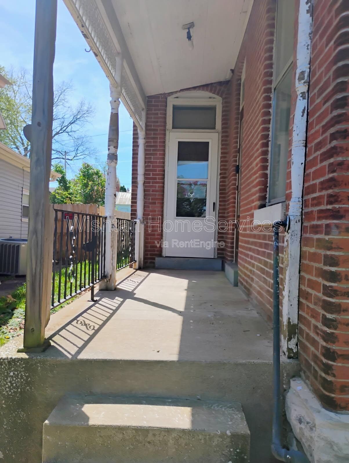 Charming 2-Bedroom Home at 1016 York St, Quincy, IL - Cozy Living Awaits! property image