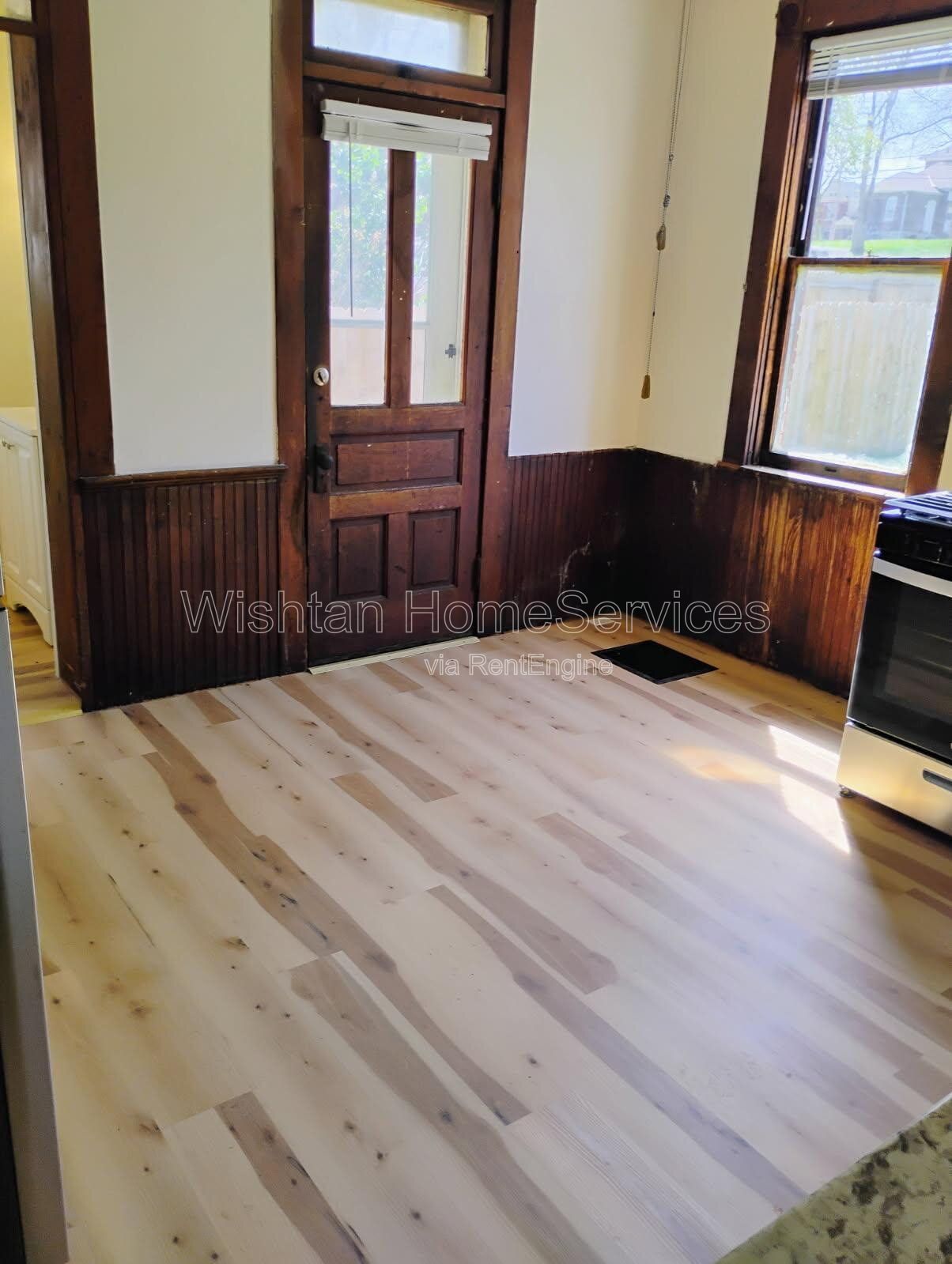 Charming 2-Bedroom Home at 1016 York St, Quincy, IL - Cozy Living Awaits! property image