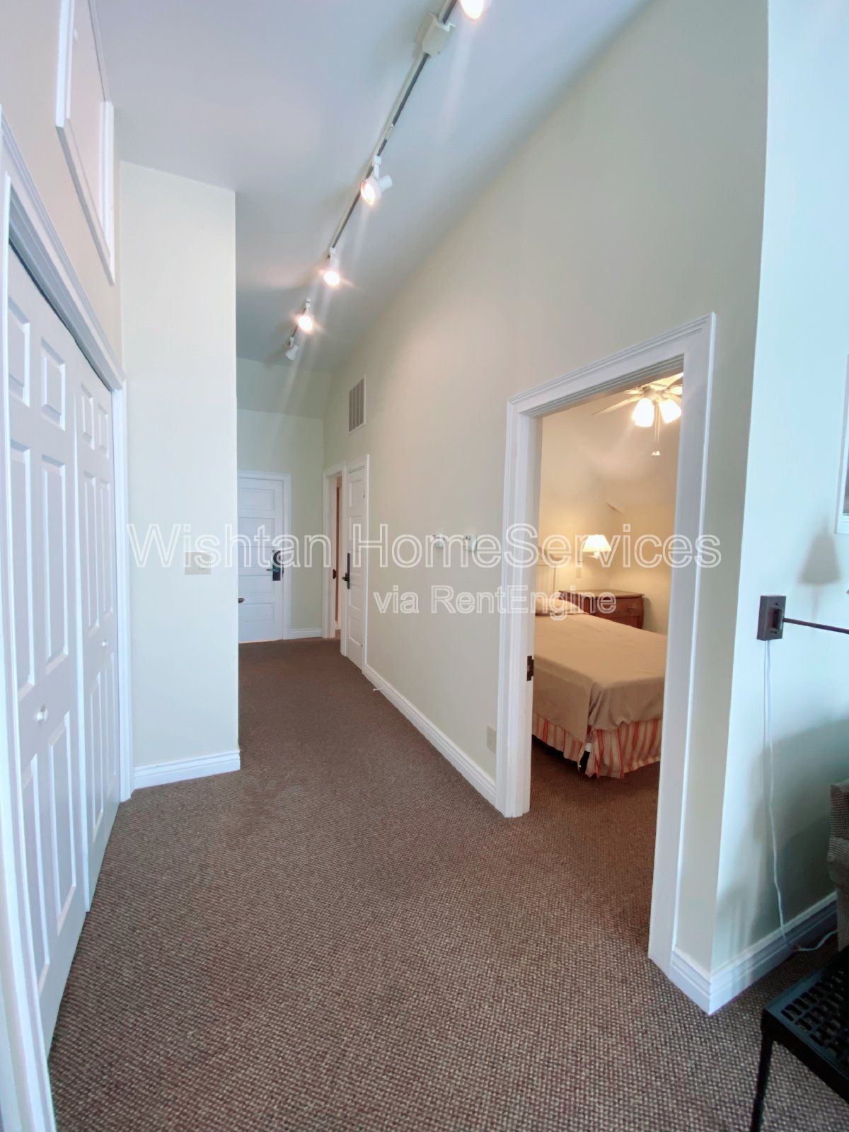 A unique fusion of convenience and luxury. Request a showing today at your new home away from home, 538 N. Randolph St! property image