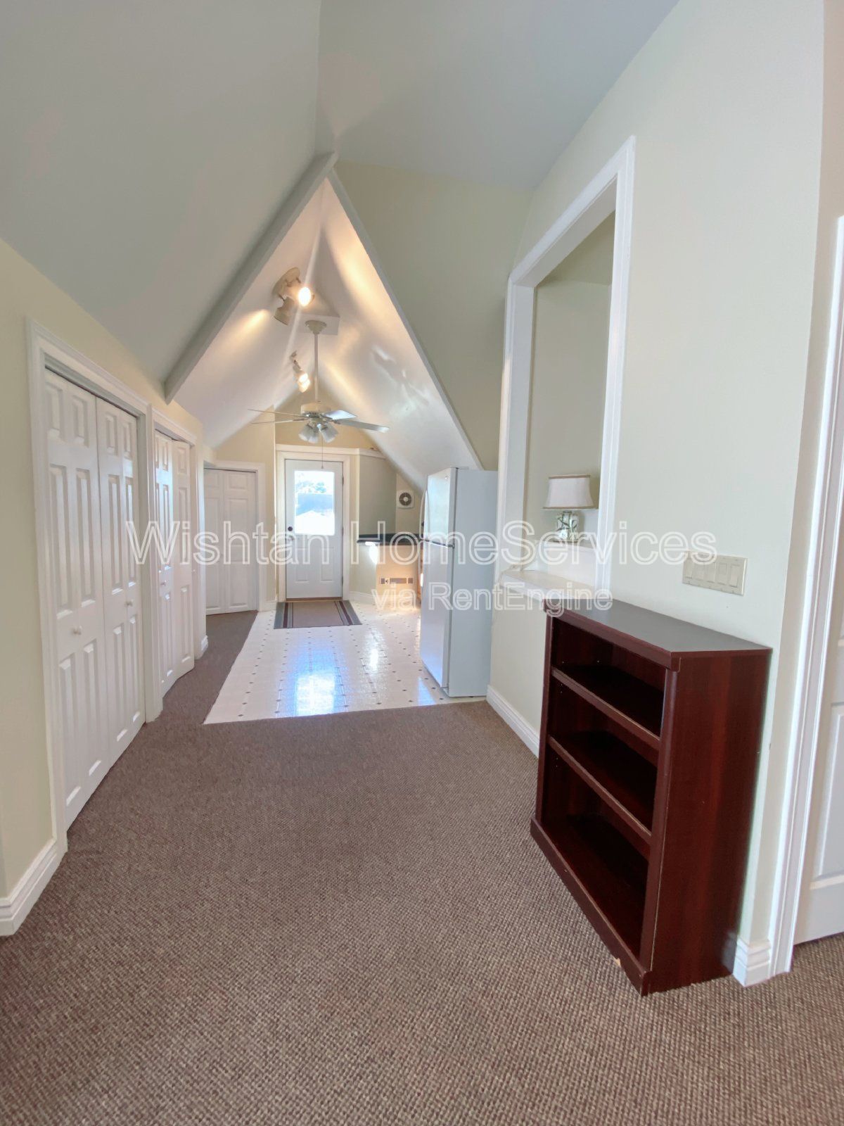 A unique fusion of convenience and luxury. Request a showing today at your new home away from home, 538 N. Randolph St! property image