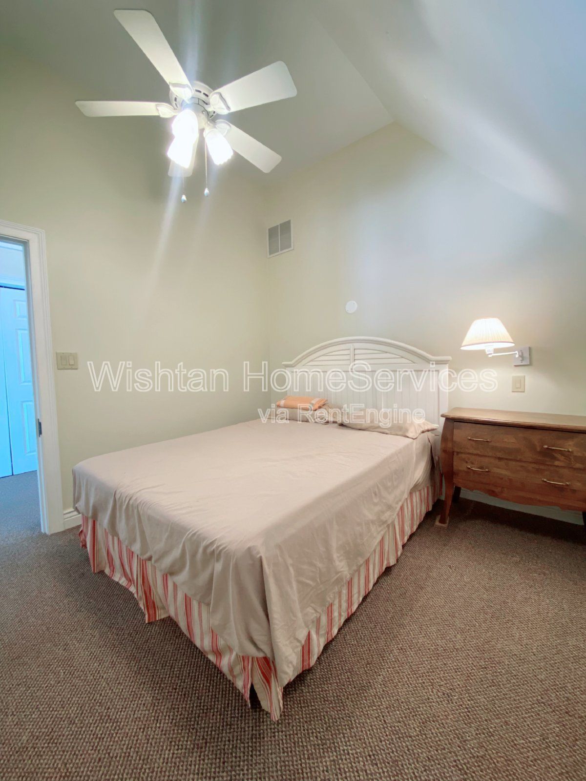 A unique fusion of convenience and luxury. Request a showing today at your new home away from home, 538 N. Randolph St! property image