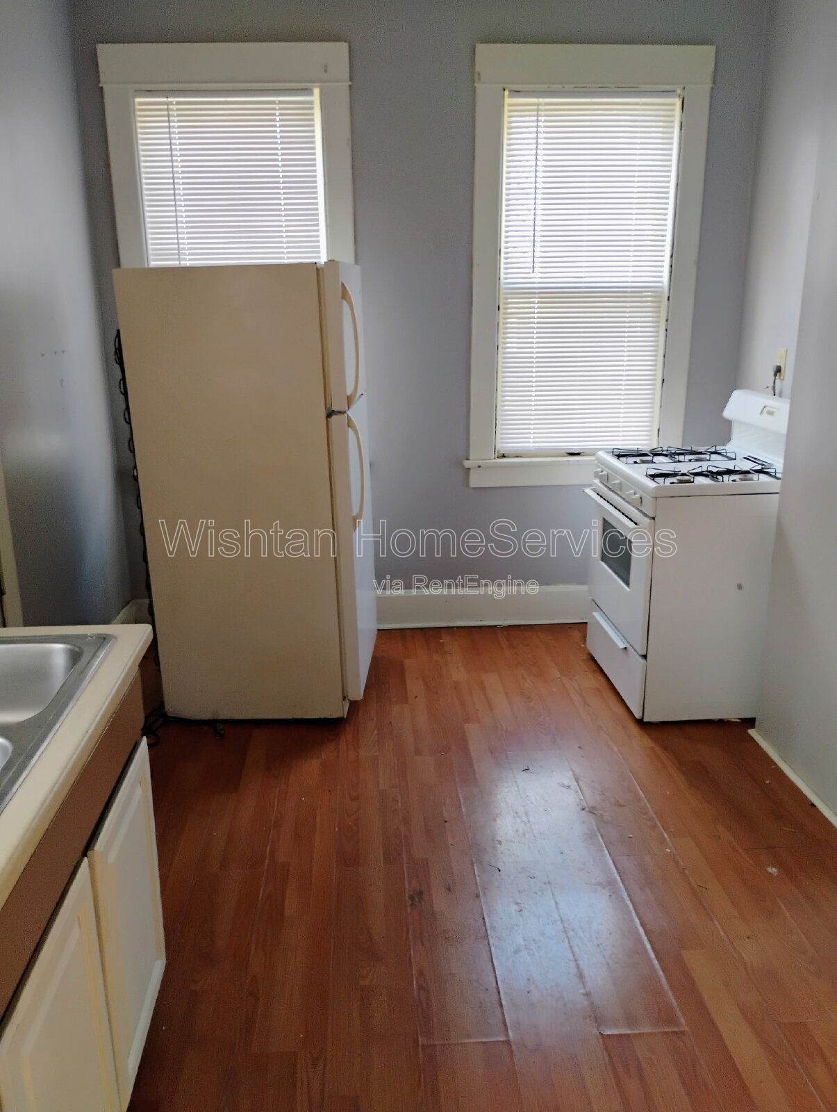 Charming 3-Bed Duplex Retreat at 591 Clark St, Galesburg property image