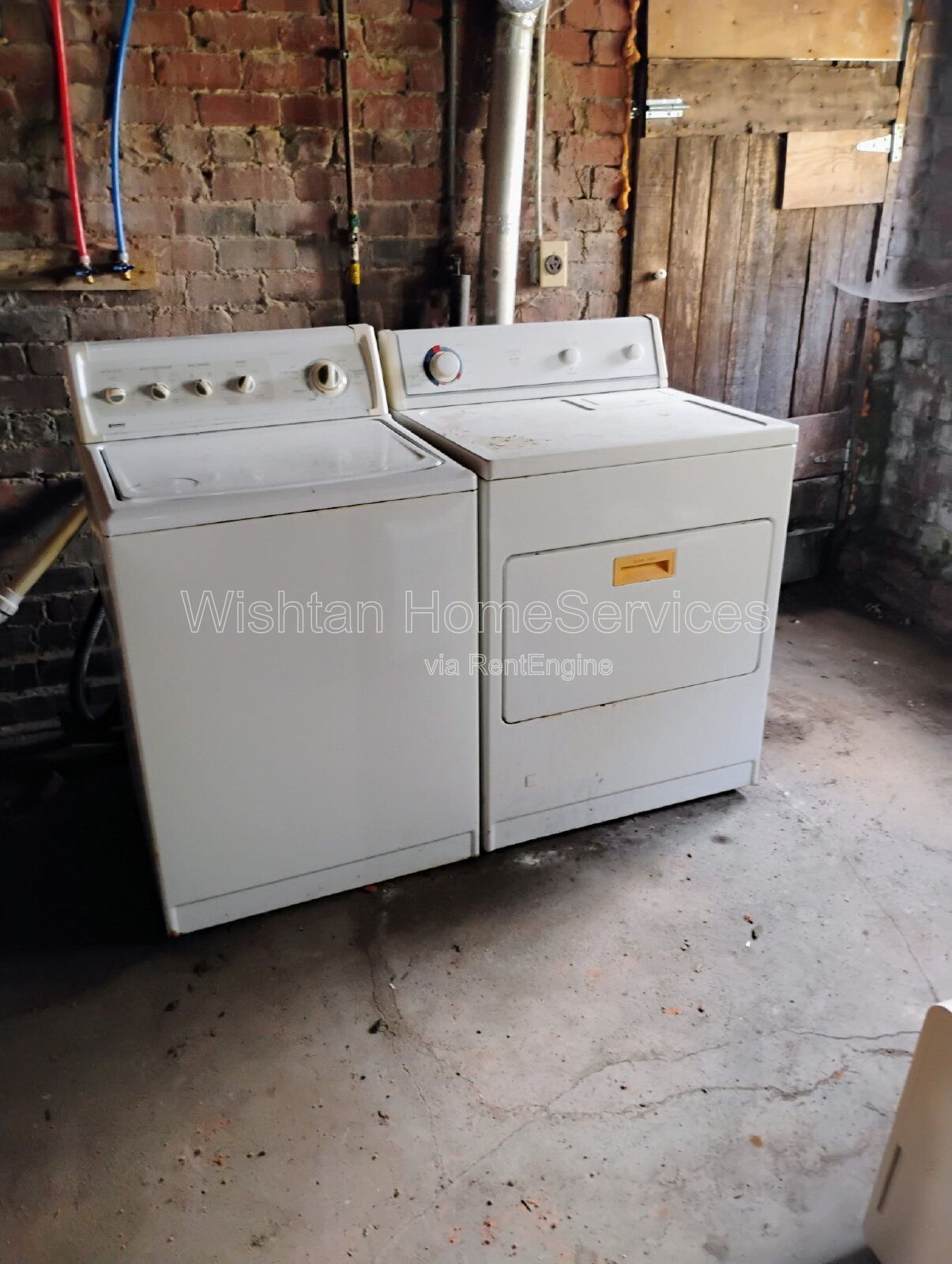 Charming 3-Bed Duplex Retreat at 591 Clark St, Galesburg property image